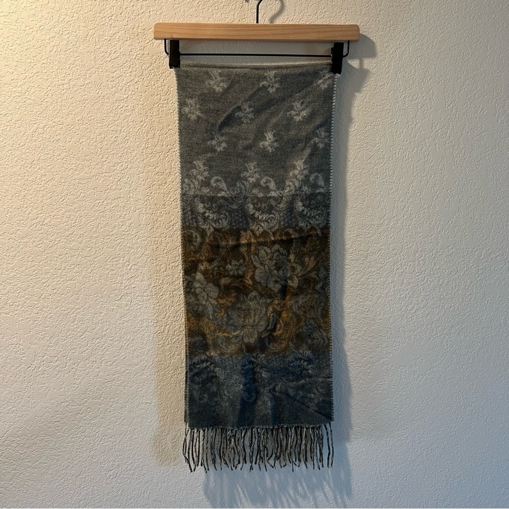 Womenโs new Croft & Barrow gray soft scarf